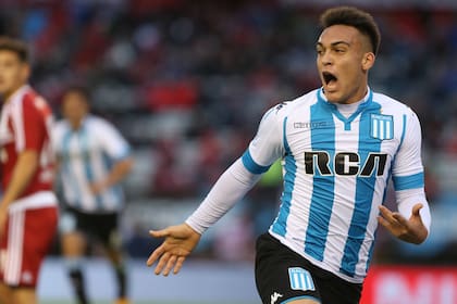 Lautaro Martinez festeja su gol frente a River .