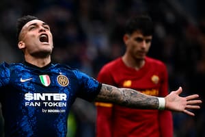 Lautaro Martínez festeja su gol frente a la Roma; fue el broche de oro de una semana perfecta, con cuatro conquistas en tres partidos