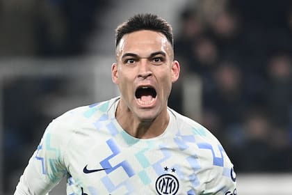 Lautaro Martínez festeja su gol, que le dio la victoria a Inter sobre Atalanta