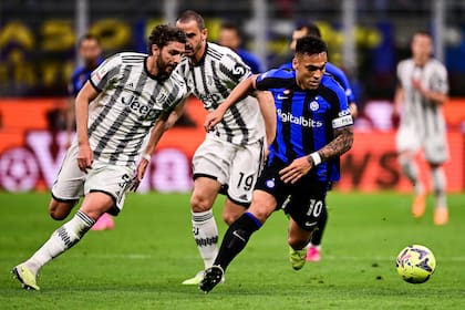 Lautaro Martínez, goleador de Inter, será protagonista de uno de los grandes clásicos de Italia; también puede haber presencia argentina en Juventus, que acaba de contratar en préstamo a Carlos Alcaraz.