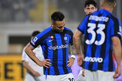 Lautaro Martínez no oculta su bronca después de la caída de Inter a manos del humilde Spezia por 2-1, resultado que aleja al equipo del scudetto en la Serie A.
