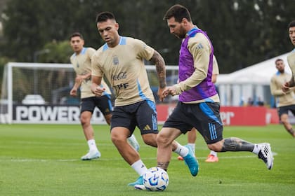 Lautaro Martínez puede formar parte del ataque contra Bolivia este martes; Lionel Messi tiene asegurado su lugar en el equipo titular argentino en la fecha 10 de la eliminatoria sudamericana.