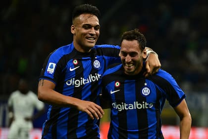 Lautaro Martínez y Hakan Calhanoglu serán titulares en Inter en el partido ante Bayern Munich, en el debut