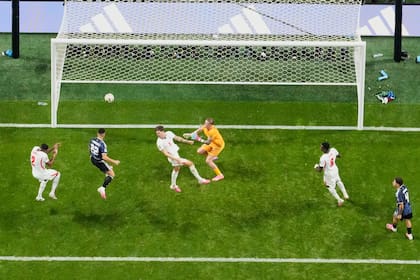 Lautaro Martinez ya cabeceó: será el gol del triunfo de Argentina