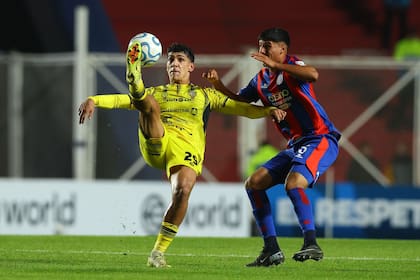 Lautaro Montenegro jugando ante Recoleta, por la Copa Sudamericana 2026