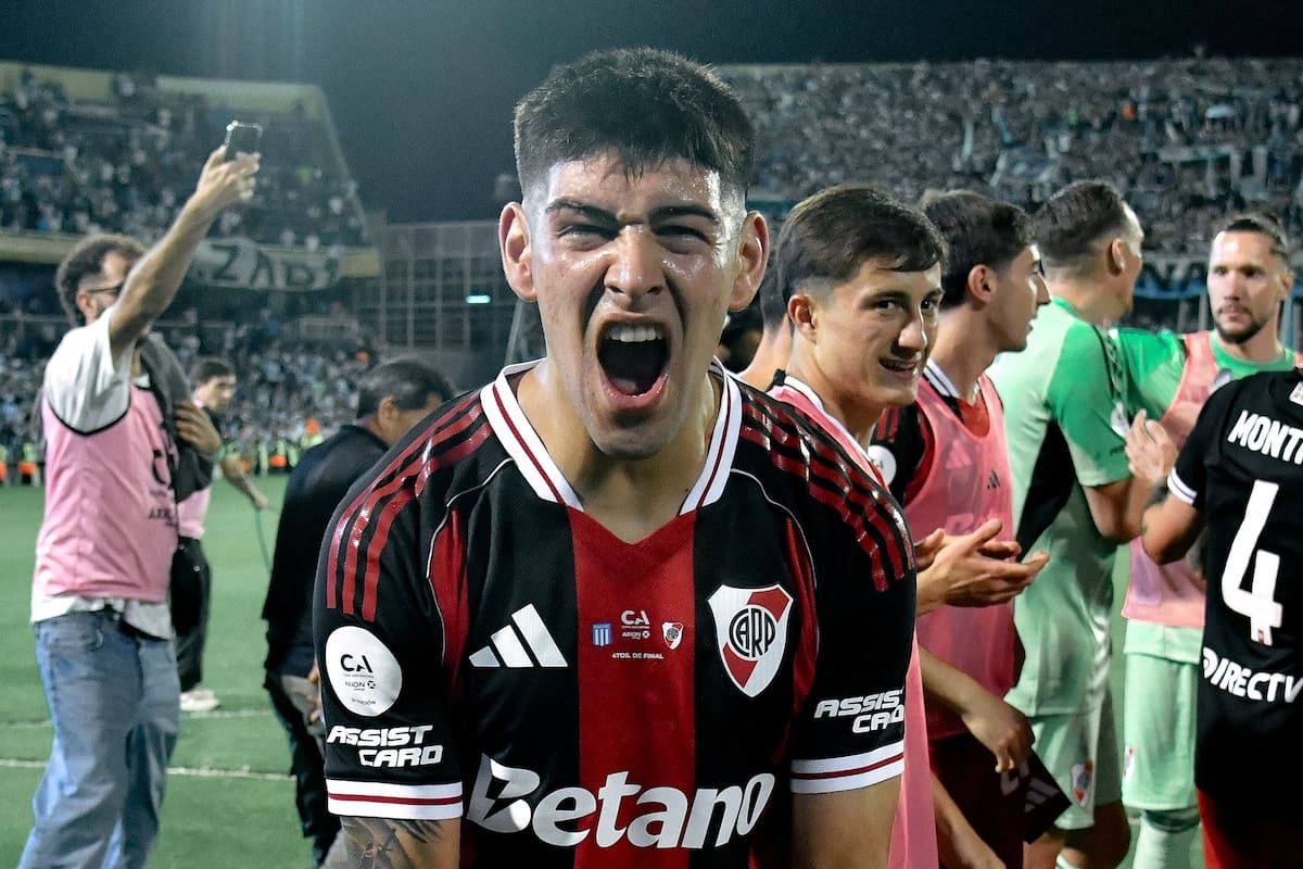 Lautaro Rivero celebra la clasificación de River luego de eliminar a Racing en la Copa Argentina: el defensor fue convocado por Scaloni para la selección