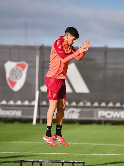 Lautaro Rivero haciendo los trabajos en la actual pretemporada de River, antes de viajar al Mundial de Clubes