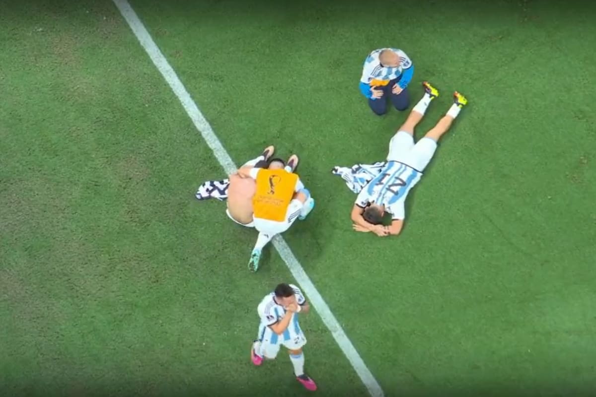 Lautaro se aleja, Foyth con Montiel, Papu arrodillado y Dybala tendido
