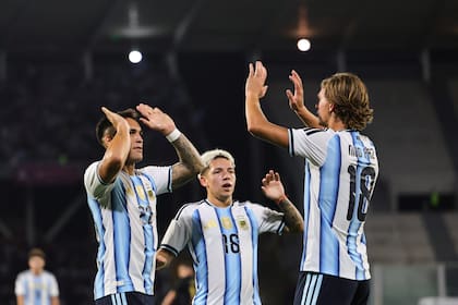 Lautaro y Nico Paz abrieron el marcador en el primer tiempo