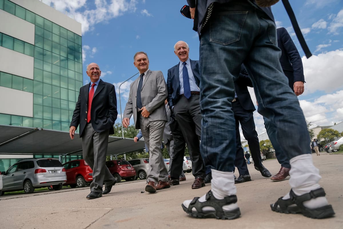 Lavagna, ante el ingenioso calzado de un periodista