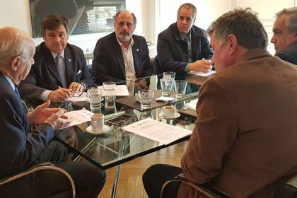 Lavagna con referentes de la Mesa de Enlace