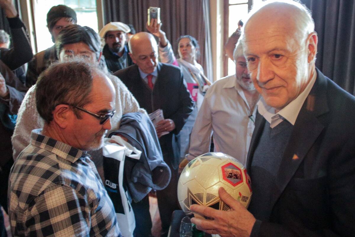 Lavagna conversó con vecinos en Villa María y abordó temas diversos