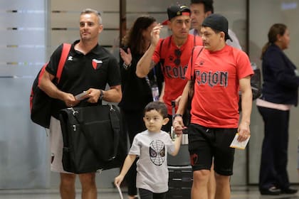 Lavallén y Luis Rodríguez, acompañado por uno de sus hijos