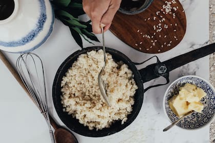 Lavar el arroz es un paso fundamental