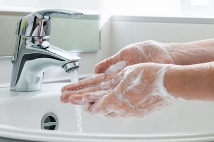 Lavarse las manos con agua y jabón es una de las maneras más efectivas y económicas de prevenir enfermedades. Sin embargo, para que el lavado sea efectivo no debe ser una pasada por agua.