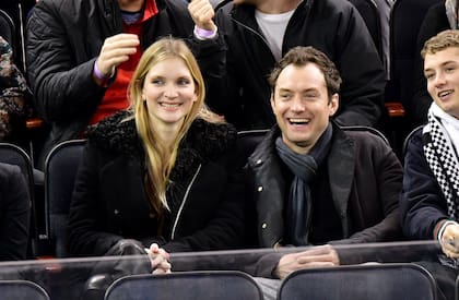 Law junto a su esposa, Phillipa Coan