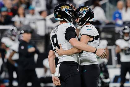 Lawrence anota en tiempo extra y Jaguars vencen 30-29 a Raiders