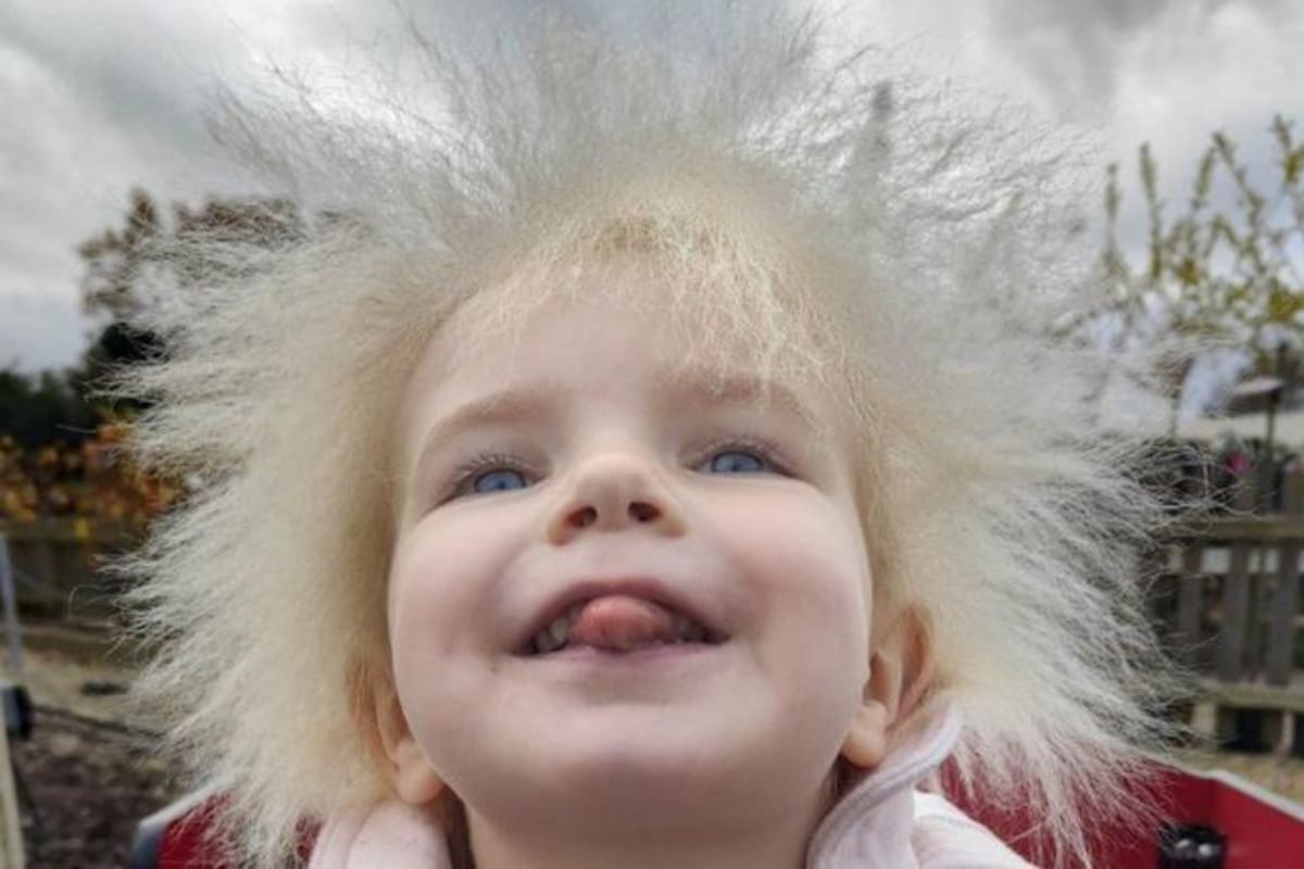 Layla dice que le encanta su cabello.