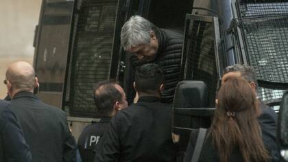Lázar Báez, hoy, al ser trasladado a Comodoro Py
