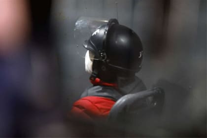 Lázaro Báez, dentro de la camioneta del Servicio Penitenciario, en el acceso al country Ayres del Pilar