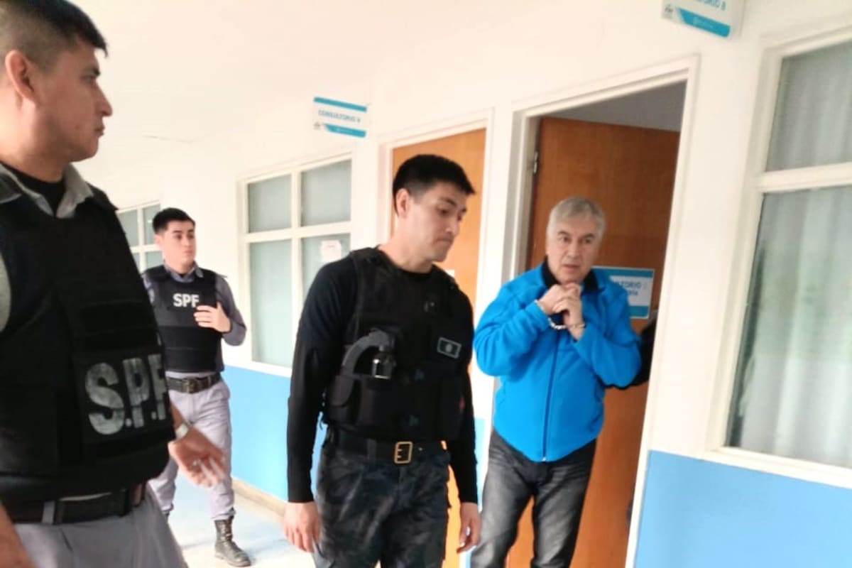 Lázaro Báez, este domingo, mientras le realizaban estudios médicos en el Hospital Regional de Río Gallegos, en Santa Cruz