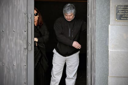 Lázaro Báez junto a Cristina Kirchner en el mausoleo de Néstor Kirchner en Río Gallegos.