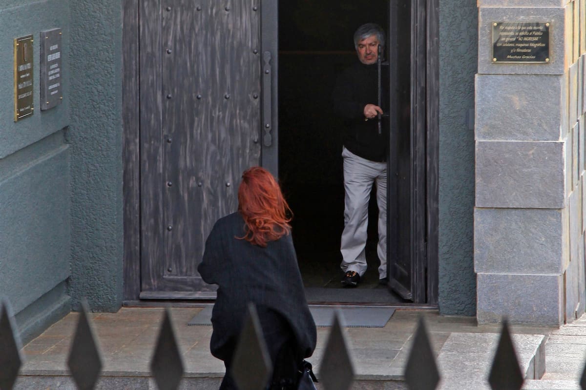 Lázaro Báez podría ser condenado con hasta 12 años de prisión en diez días, acusado de lavar al menos 60 millones de dólares; el lunes que viene se reactivan las audiencias en el juicio por el supuesto direccionamiento de las licitaciones de obra pública en Santa Cruz, que tiene a Cristina Kirchner