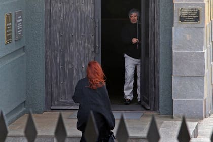 Lázaro Báez podría ser condenado con hasta 12 años de prisión en diez días, acusado de lavar al menos 60 millones de dólares; el lunes que viene se reactivan las audiencias en el juicio por el supuesto direccionamiento de las licitaciones de obra pública en Santa Cruz, que tiene a Cristina Kirchner