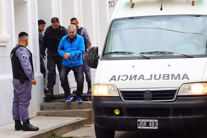 Lázaro Báez sale del juzgado federal de Río Gallegos después de una audiencia por la presentación de su habeas corpus