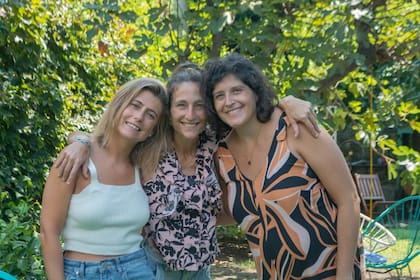 LCA es una asociación civil sin fines de lucro y fue creada por Mónica Lucero, Nicolle Samyn y Victoria González, con el objetivo de contribuir a alcanzar la paridad de género en la agroindustria