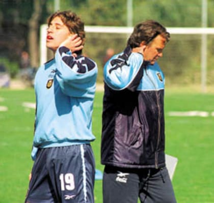 Marcelo Bielsa junto a Hernán Crespo