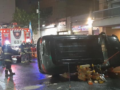 Le chocaron la camioneta al modelo Hernán Drago