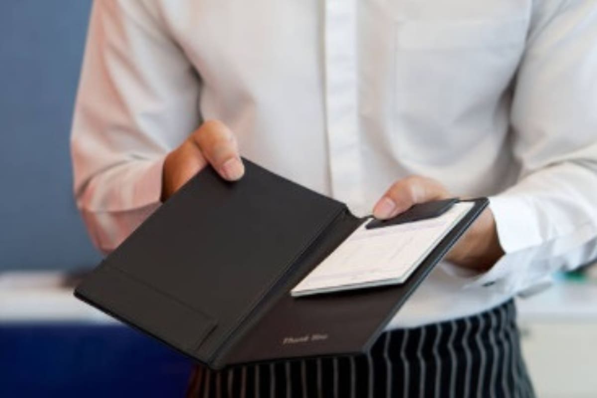 Le cobraron de más en un restaurante y causó la indignación de todos