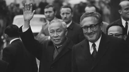 Le Duc Tho fue declarado ganador del Premio Nobel de Paz, junto al ex secretario de Estado Henry Kissinger, en 1973