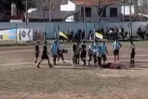 Detuvieron a un jugador de fútbol por golpear al árbitro luego de ser expulsado