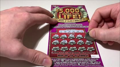 Le regalaron un raspadito de lotería por su cumpleaños y ganó 50 mil dólares