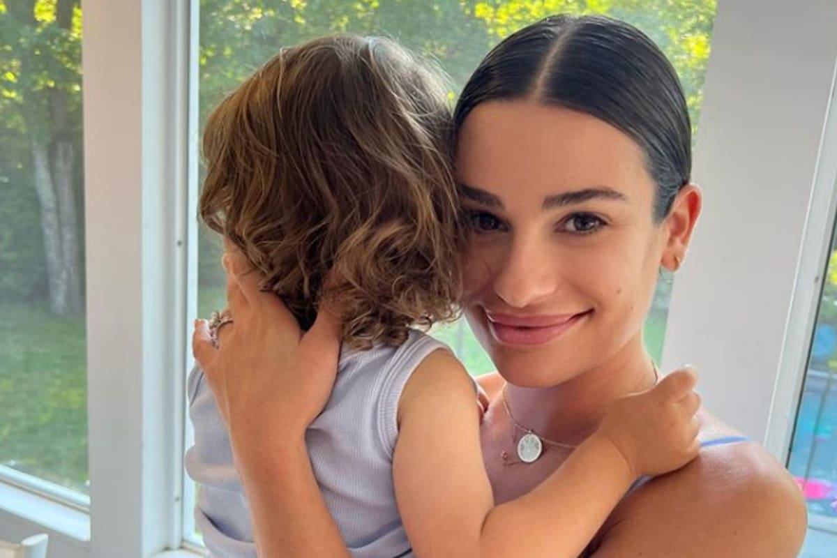 Lea Michele, aquí con su hijo mayor, acudió a las redes para comunicar el nacimiento de su hija Emery Sol Reich