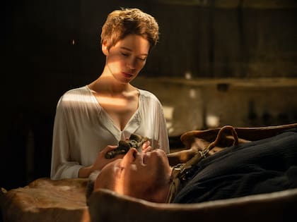 Léa Seydoux y Viggo Mortensen en Crímenes del futuro