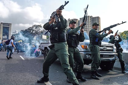 Militares leales a Guidó