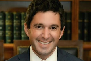 Quién es el juez que debe decidir si mantiene la cautelar de la Corte que repuso la ley de tierras