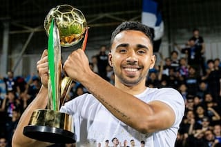 Es el goleador del equipo revelación de la Champions y su selección debutará en el Mundial... pero él renunció