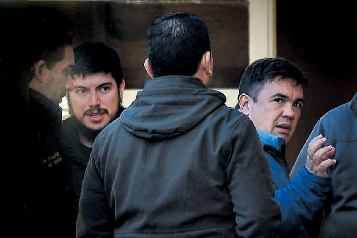 Leandro Báez y el fiscal Marijuan, ayer, en la casa de Luciana Báez