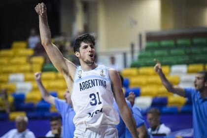Leandro Bolmaro anotó el único triple que lanzó y terminó con cinco puntos ante Venezuela