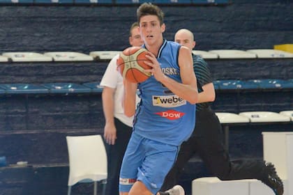 Leandro Bolmaro, en la Liga de Desarrollo con la camiseta de Bahía Basket