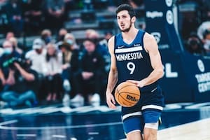 Leandro Bolmaro, en su primer partido como jugador de Minnesota
