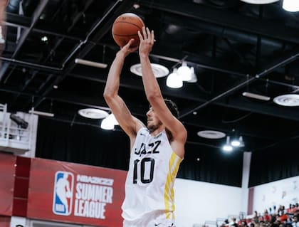 Leandro Bolmaro promedió 10 puntos en sus cinco partidos con Utah Jazz en la Summer League
