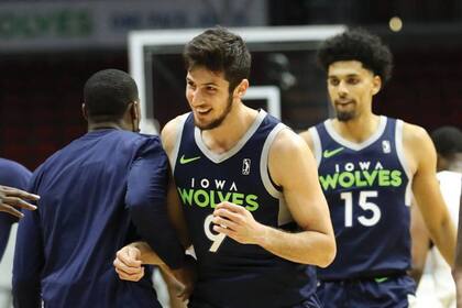 Leandro Bolmaro volví a ser una de las figuras en Iowa Wolves, el equipo de G-League de Minnesota Timberwolves