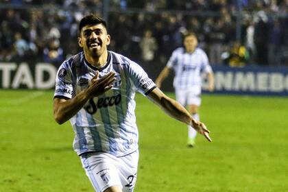 Leandro Díaz marcó el primer gol, tras el error de Monetti