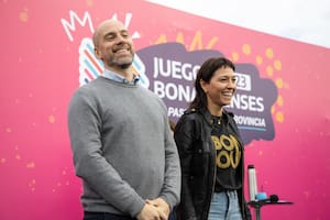 Leandro Lurati, el subsecretario de Deportes que renunció a la gestión de Kicillof; en la imagen, con Mayra Mendoza, intendenta de Quilmes