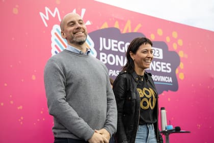 Leandro Lurati, el subsecretario de Deportes que renunció a la gestión de Kicillof; en la imagen, con Mayra Mendoza, intendenta de Quilmes